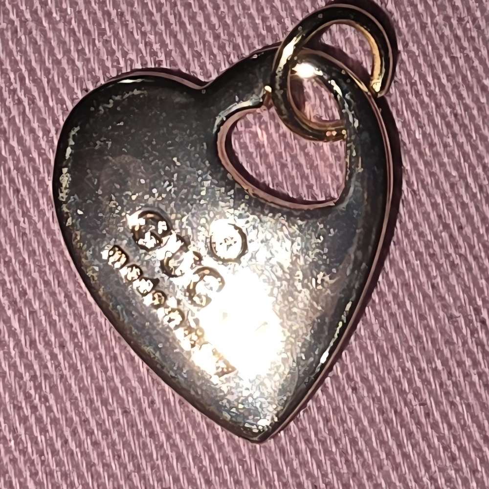 Gucci Gold Heart Pendant - Picture 2 of 6